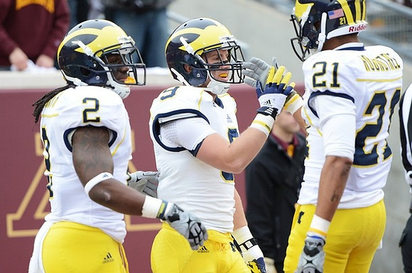 Vincent Smith (2), Drew Dileo (9), and Roy Roundtree (21)