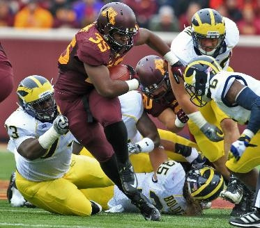 Floyd Simmons (23), Joe Bolden (35), Craig Roh (88), and Raymon Taylor (6)