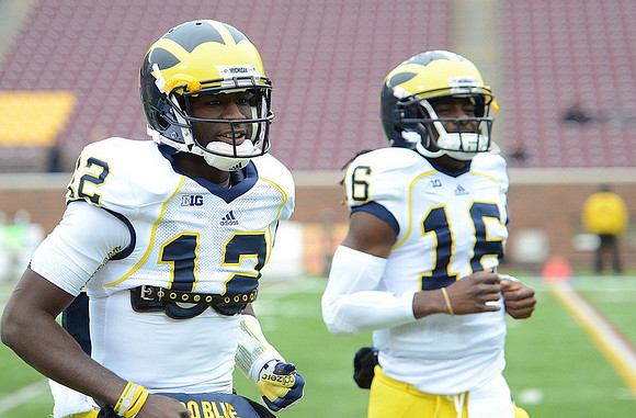Devin Gardner (12) and Denard Robinson (16)