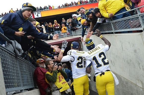 Roy Roundtree (21) and Devin Gardner (12)