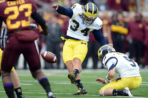 Brendan Gibbons (34) and Drew Dileo (9)