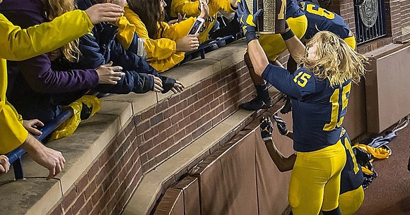 Chase Winovich (15), Ambry Thomas (1), Kareem Walker (6), and The Little Brown Jug