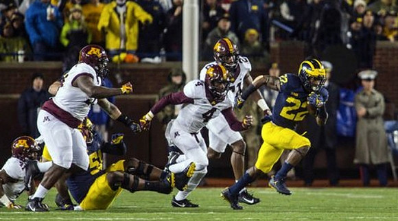 Cesar Ruiz (51) and Karan Higdon (22)