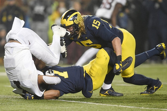 Khaleke Hudson (7) and Chase Winovich (15)