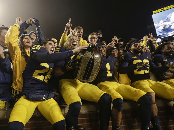 Brandon Watson (28), Chase Winovich (15), Ambry Thomas (1), Tyree Kinnel (23), Kareem Walker (6), and The Little Brown Jug