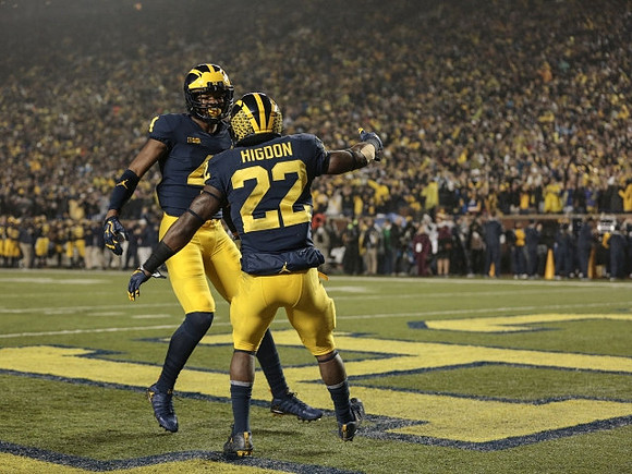 Nico Collins (4) and Karan Higdon (22)