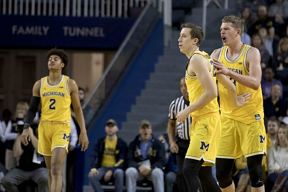 Jordan Poole (2), Duncan Robinson (22), and Moritz Wagner (13)