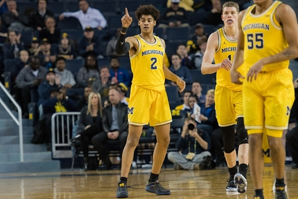 Jordan Poole (2), Moritz Wagner (13), and Eli Brooks (55)