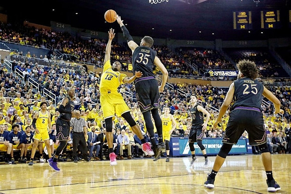 Jordan Poole (2), Muhammad-Ali Abdur-Rahkman (12), and Duncan Robinson (22)