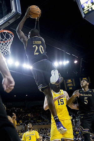 Jon Teske (15) and Zavier Simpson (3)