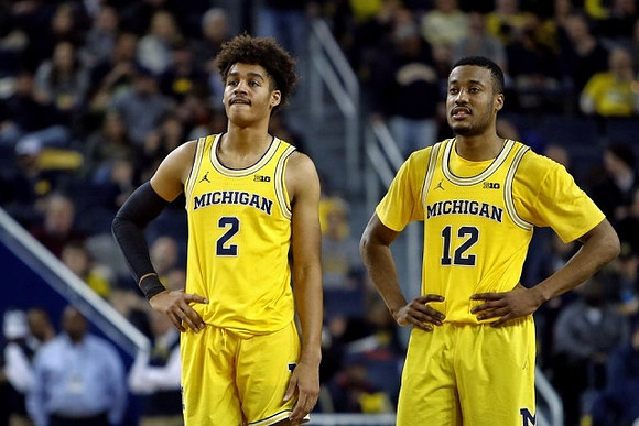 Jordan Poole (2) and Muhammad-Ali Abdur-Rahkman (12)