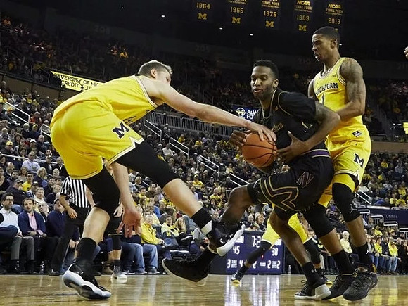 Moritz Wagner (13) and Charles Matthews (1)