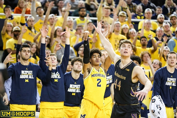 Jordan Poole (2) and Michigan Team
