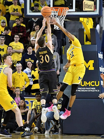 Jon Teske (15) and Muhammad-Ali Abdur-Rahkman (12)