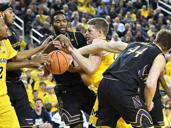 Muhammad-Ali Abdur-Rahkman (12) and Moritz Wagner (13)