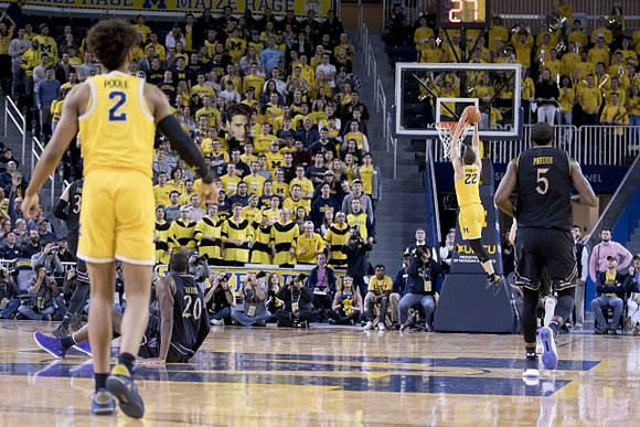 Jordan Poole (2) and Duncan Robinson (22)
