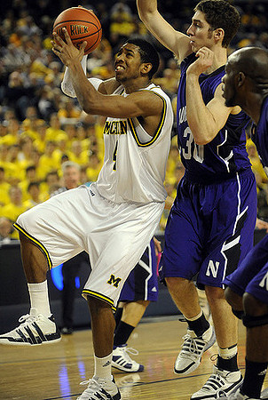 Darius Morris (4)