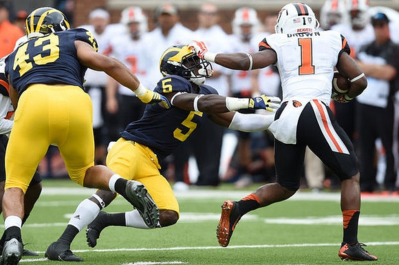 Chris Wormley (43) and Jabrill Peppers (5)