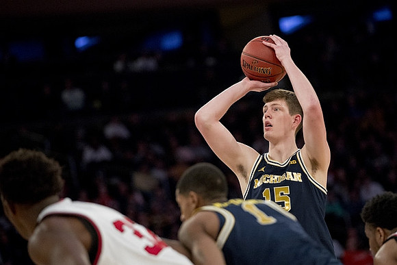 Charles Matthews (1) and Jon Teske (15)