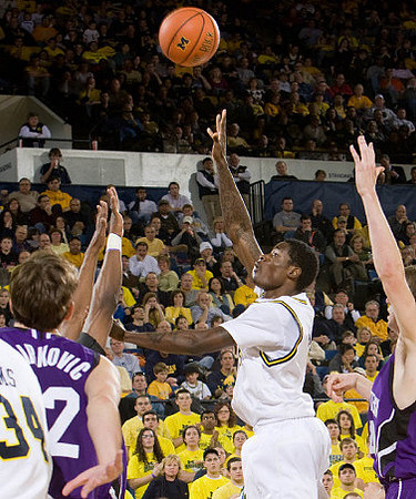 Manny Harris (3)