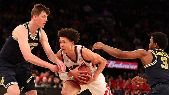 Jon Teske (15) and Zavier Simpson (3)