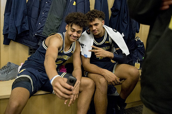 Jordan Poole (2) and Isaiah Livers (4)