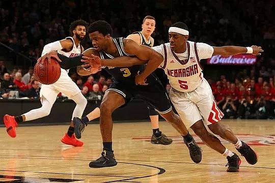 Zavier Simpson (3) and Duncan Robinson (22)