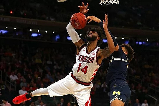 Isaiah Livers (4)
