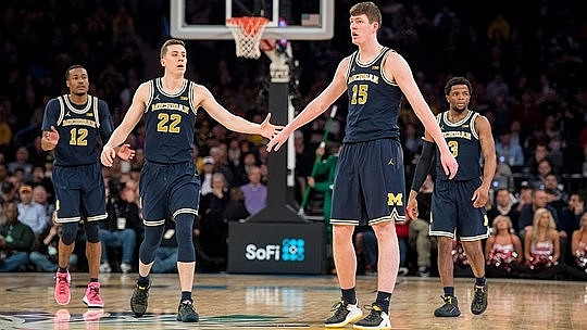 Muhammad-Ali Abdur-Rahkman (12), Duncan Robinson (22), Jon Teske (15), and Zavier Simpson (3)