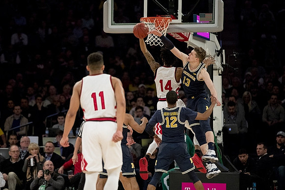 Muhammad-Ali Abdur-Rahkman (12) and Moritz Wagner (13)