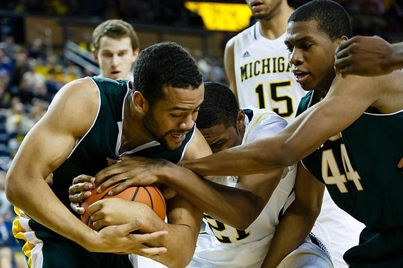 Zak Irvin (21), Nik Stauskas (11), and Jon Horford (15)