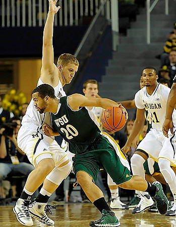 Max Bielfeldt (44), Nik Stauskas (11), and Zak Irvin (21)