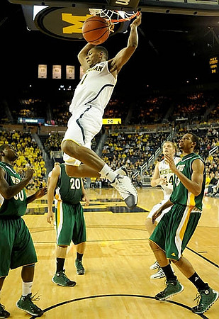 Zak Irvin (21) and Max Bielfeldt (44)