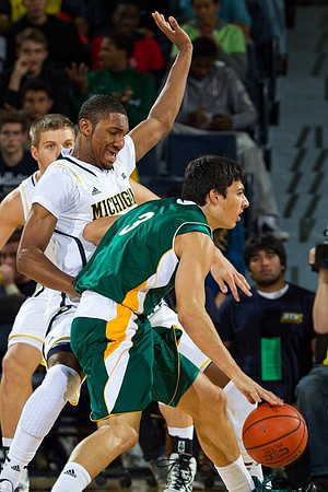 Zak Irvin (21) and Max Bielfeldt (44)