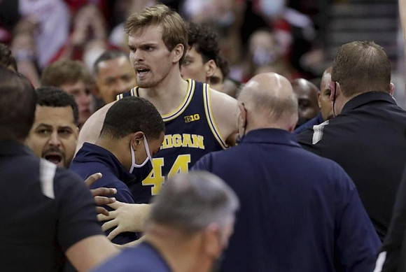 Jaron Faulds (44), Howard Eisley, and Phil Martelli