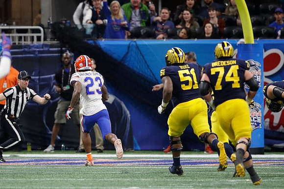 Cesar Ruiz (51) and Ben Bredeson (74)