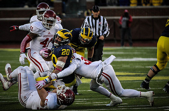 Drake Johnson (20) and Mason Cole (52)