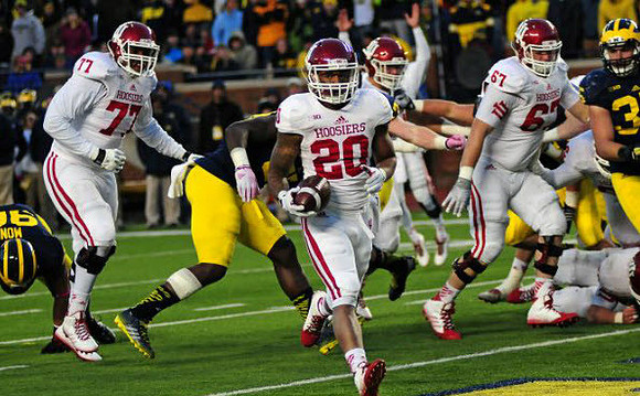Bryan Mone (90) and Joe Bolden (35)