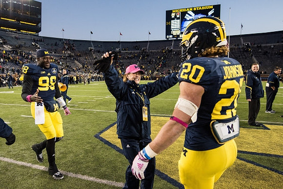 Devin Gardner (98) and Drake Johnson (20)