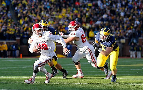 Chris Wormley (43) and Brennen Beyer (97)