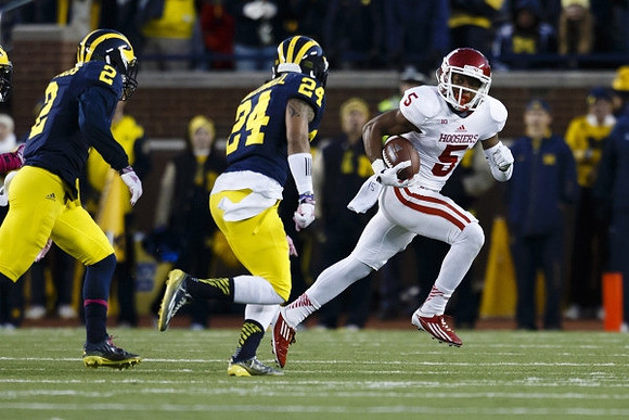Blake Countess (2) and Delonte Hollowell (24)