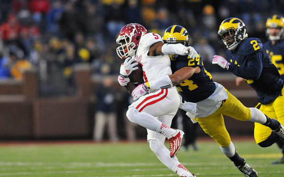 Delonte Hollowell (24) and Blake Countess (2)