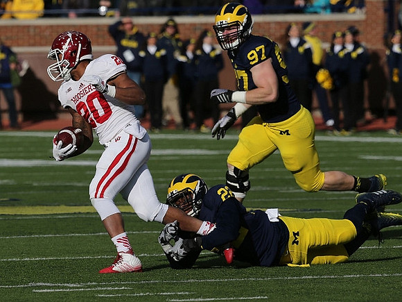 Jarrod Wilson (22) and Brennen Beyer (97)