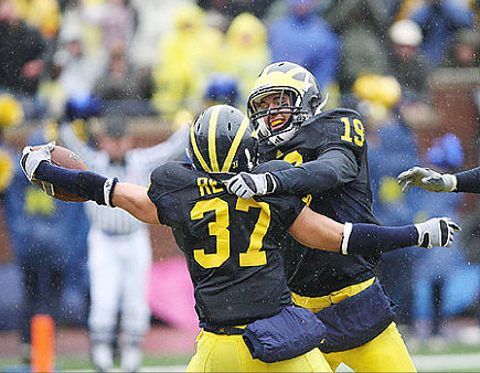 Zac Johnson (19) and Ricky Reyes (37)