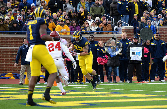 Devin Funchess (1) and Keith Heitzman (92)