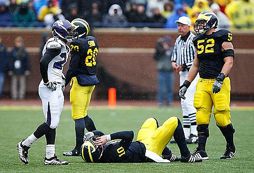 Michael Shaw (20), Steven Threet (10), and Stephen Schilling (52)
