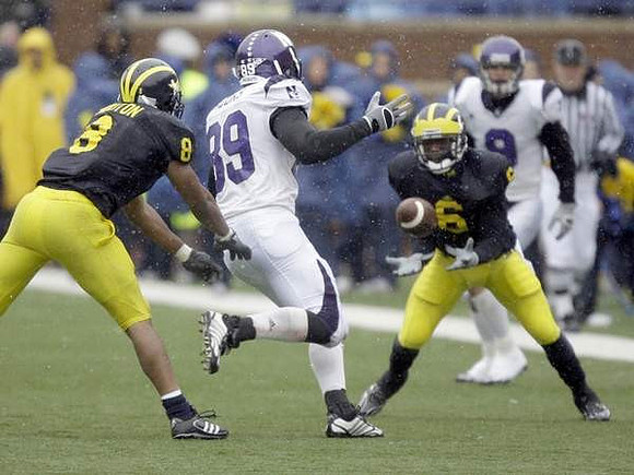 Jonas Mouton (8) and Donovan Warren (6)