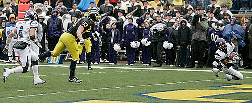 Mike Massey (83) and LaTerryal Savoy (82)