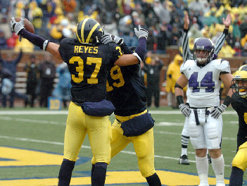 Ricky Reyes (37) and Zac Johnson (19)