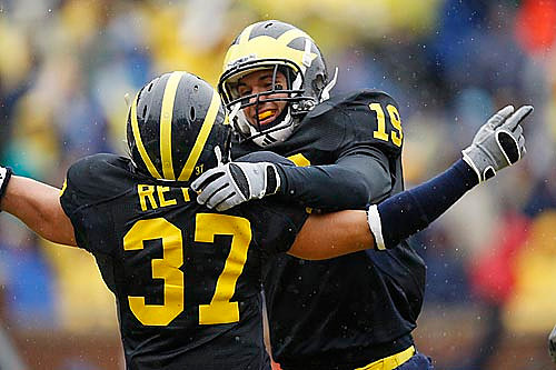 Ricky Reyes (37) and Zac Johnson (19)